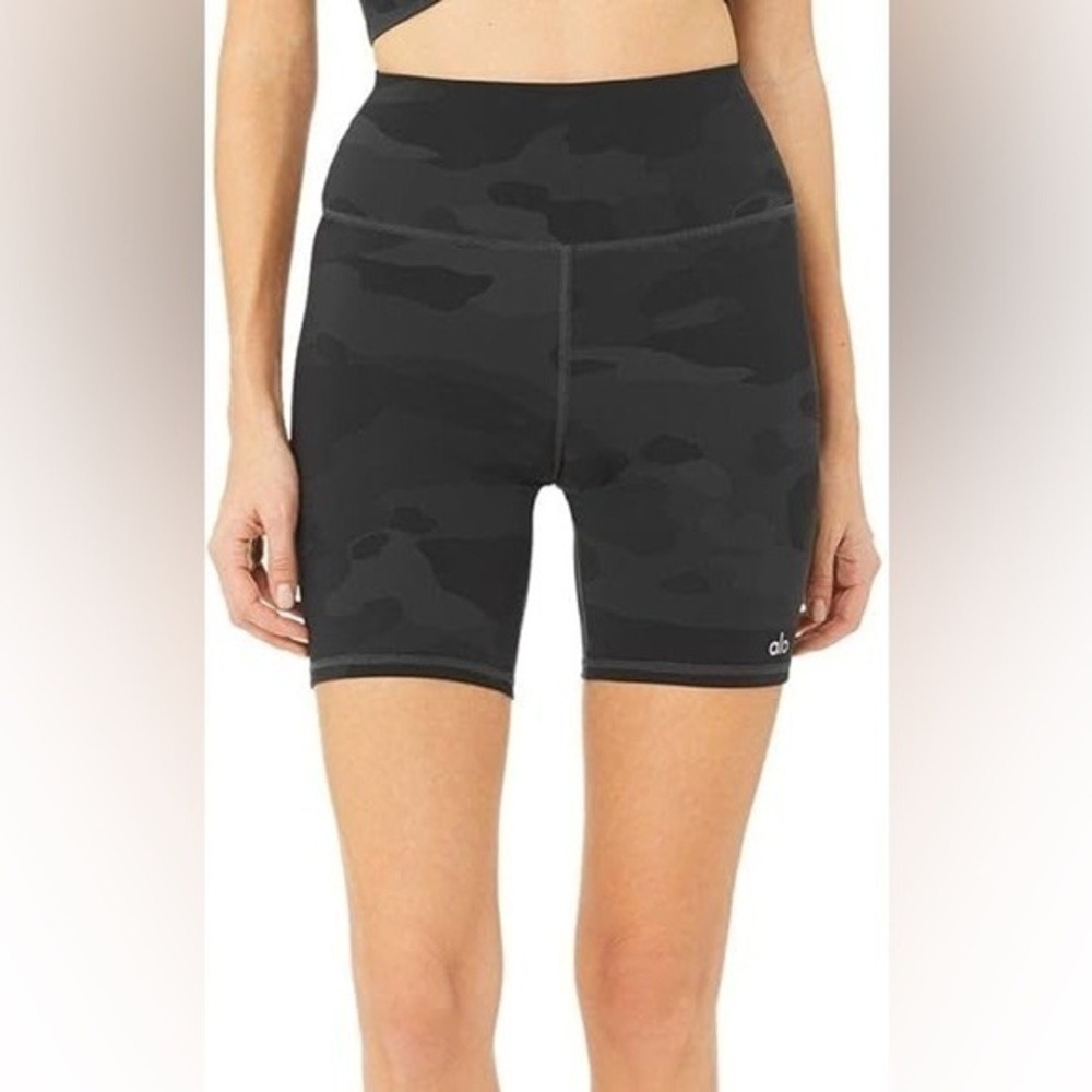 ALO VAPOR HIGH WAIST SHORTS